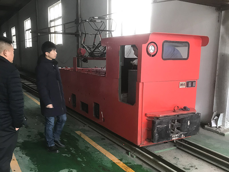 架線式電機(jī)車